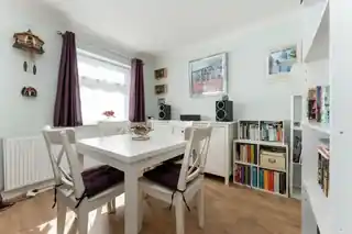 42 Calthorpe Gardens, photo 3