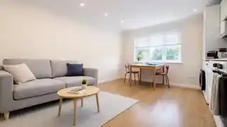 42 Camelot Close, photo 2