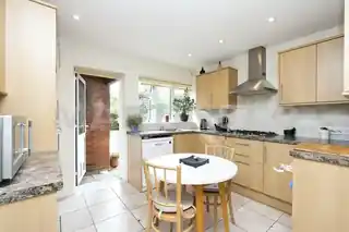 42 Finchingfield Avenue, photo 2