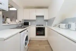 42 Jollys Lane, photo 4