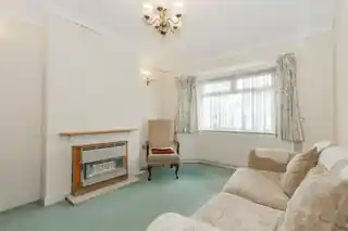 42 King Harolds Way, photo 3