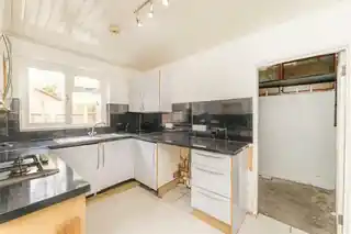 42 Lancaster Road, photo 3