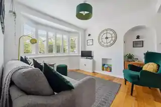 42 Merrilands Road, photo 4