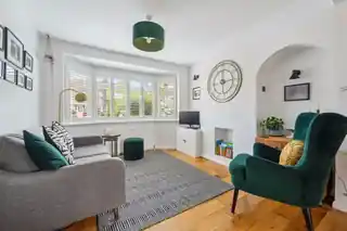 42 Merrilands Road, photo 2