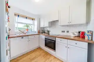 42 Stott Close, photo 4