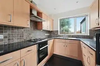 42 Tewkesbury Road, photo 2