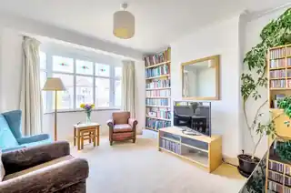 42 Woodfield Way, photo 2