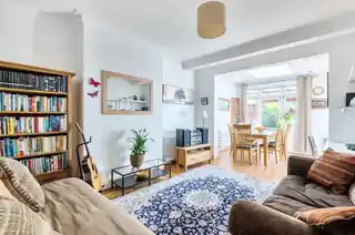42 Woodfield Way, photo 3