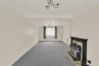 42 Woodford Road, photo 4