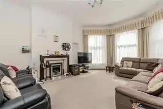 42 Woodside Avenue, photo 2