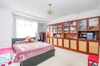 429 Green Lane, photo 2