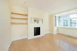 429A Watford Way, photo 4