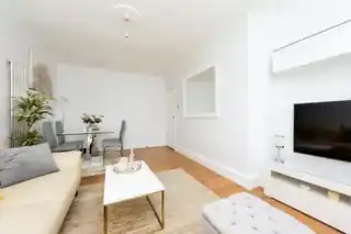 42A Churchfields Avenue, photo 4