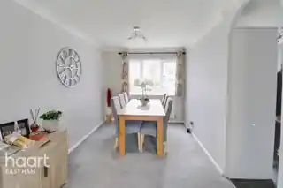 42A Folkestone Road, photo 3