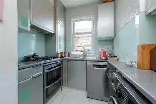 42A Ridley Road, photo 3