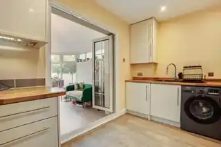 43 Beverley Avenue, photo 4