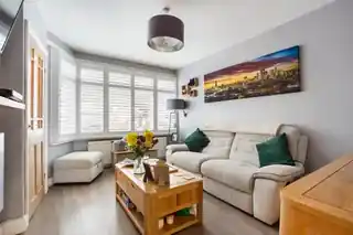 43 Beverley Avenue, photo 2