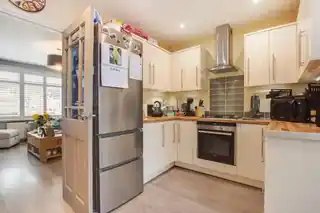 43 Beverley Avenue, photo 3