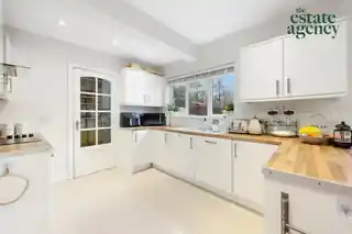 43 Colvin Gardens, photo 3