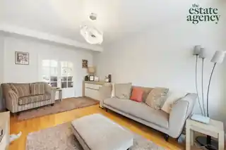 43 Colvin Gardens, photo 4