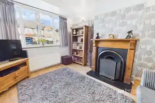 43 Court Crescent, photo 2