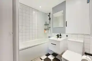 43 Edmeston Close, photo 2