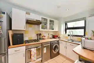 43 Edmeston Close, photo 3
