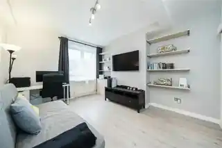 43 Elim Estate, photo 2