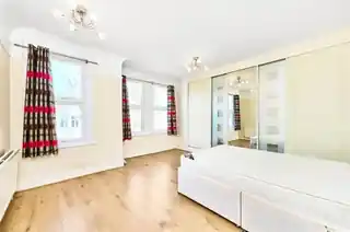 43 Gassiot Road, photo 3