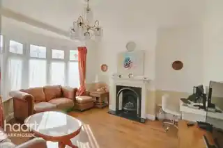 43 Hastings Avenue, photo 2