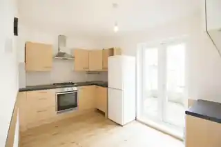 43 King Henrys Road, photo 3