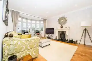 43 Parkway, photo 3