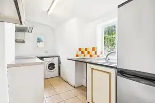 43 Victoria Road, photo 3