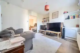 43 Walnut Tree Road, photo 3