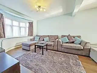 43 Warden Avenue, photo 3