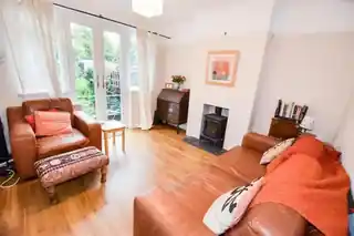 43 Woodland Way, photo 2