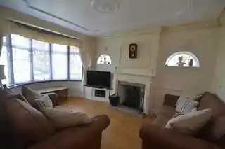 433 Havering Road, photo 2