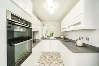 44 Basing Way, photo 2