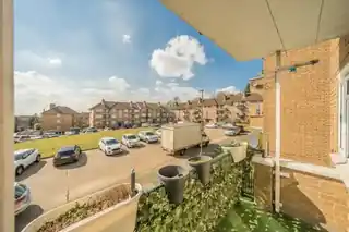 44 Basing Way, photo 4