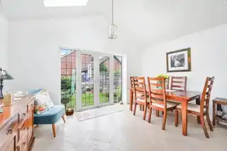 44 Cardinal Close, photo 3
