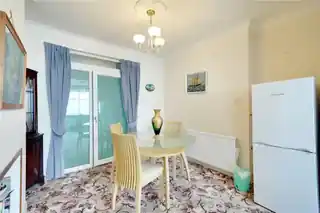 44 Carnarvon Avenue, photo 3