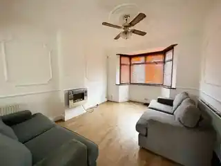 44 Crowlands Avenue, photo 3