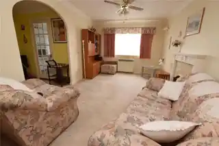 44 Cunningham Close, photo 2