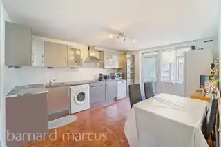 44 Eldridge Close, photo 3