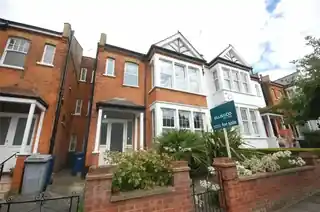 44 Eversleigh Road, photo 2