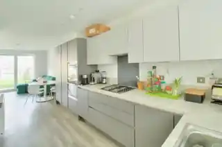 44 Fairlane Road, photo 3