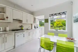 44 Hillcroft Avenue, photo 3