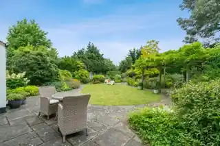 44 Hillcroft Avenue, photo 2