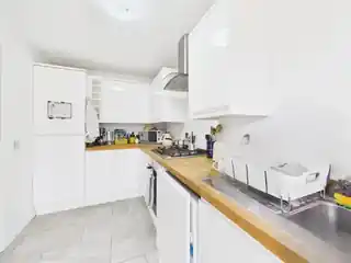 44 Lakeside Close, photo 3