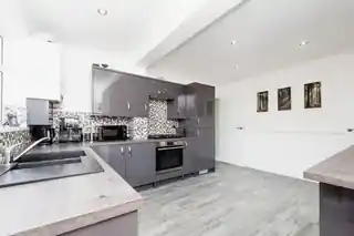 44 Stanley Road North, photo 4